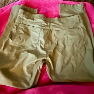 Men’s Under Armour Tech/Work Pant. Like new condition, just need ironed. 34x32.